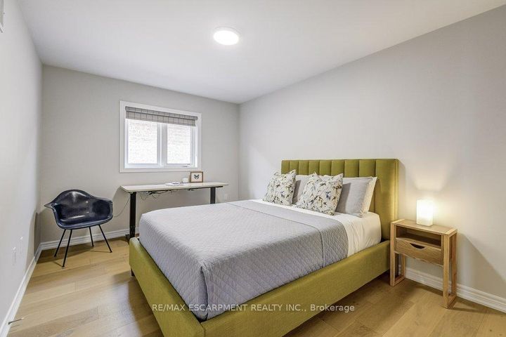 Photo 22 at 195 Painter Terrace, Waterdown, Hamilton