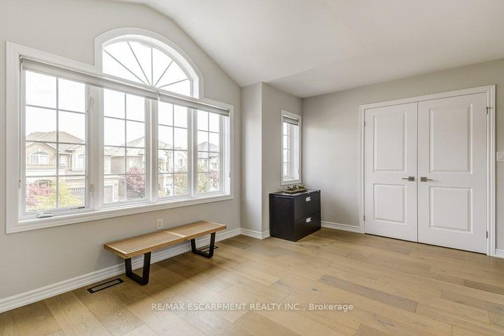 Photo 24 at 195 Painter Terrace, Waterdown, Hamilton