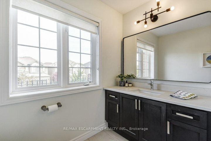 Photo 26 at 195 Painter Terrace, Waterdown, Hamilton