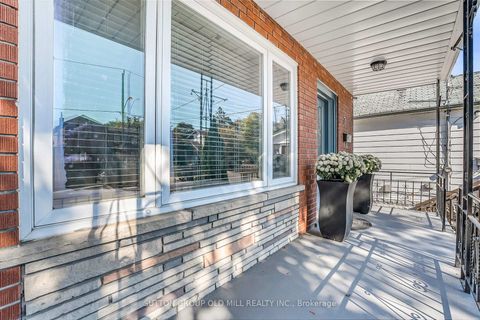 Photo 2 at 71 Warren Crescent, Lambton Baby Point, Toronto