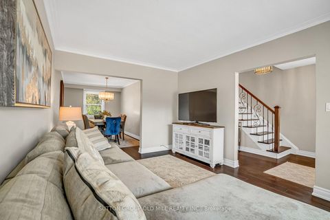 Photo 7 at 71 Warren Crescent, Lambton Baby Point, Toronto