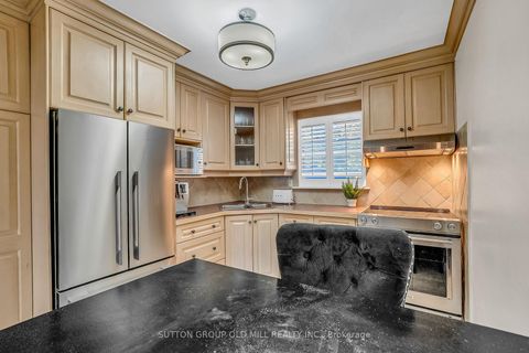 Photo 15 at 71 Warren Crescent, Lambton Baby Point, Toronto