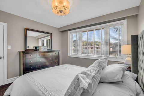 Photo 24 at 71 Warren Crescent, Lambton Baby Point, Toronto