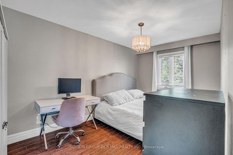 Photo 25 at 71 Warren Crescent, Lambton Baby Point, Toronto