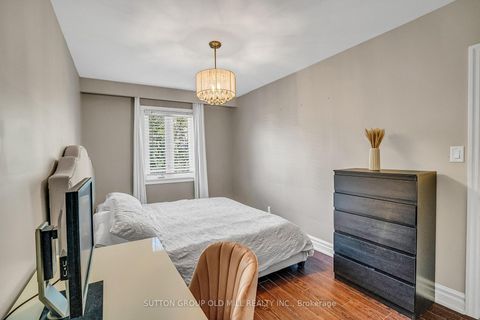 Photo 26 at 71 Warren Crescent, Lambton Baby Point, Toronto
