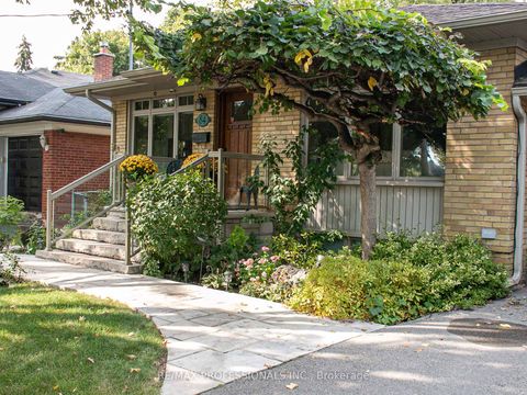 Photo 2 at 84 North Heights Road, Rosethorn, Toronto