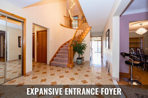 Photo 2 at 15 Morbank Drive, Steeles, Toronto