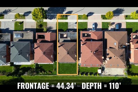 Photo 14 at 15 Morbank Drive, Steeles, Toronto