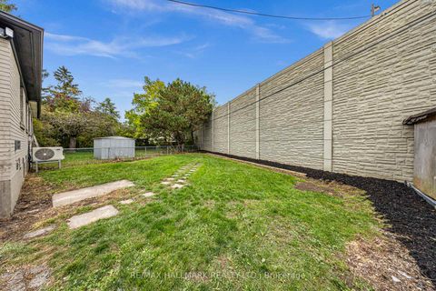 Photo 3 at 28 Huddleston Court, Birchmount, Toronto