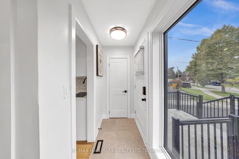 Photo 5 at 28 Huddleston Court, Birchmount, Toronto