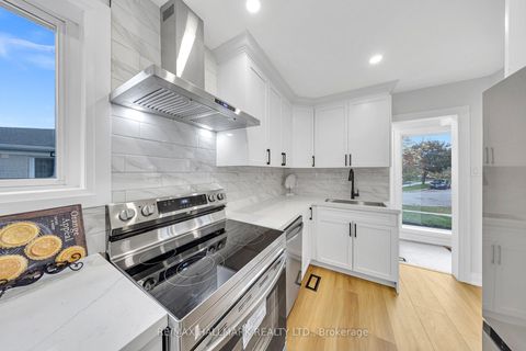 Photo 15 at 28 Huddleston Court, Birchmount, Toronto