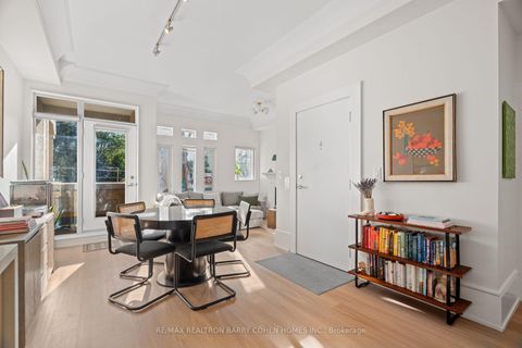 Photo 2 at 201 - 336 Davenport Road, Annex, Toronto