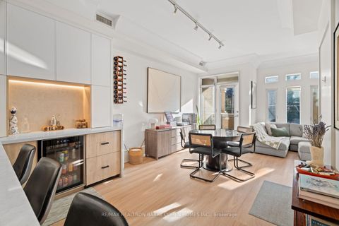 Photo 3 at 201 - 336 Davenport Road, Annex, Toronto