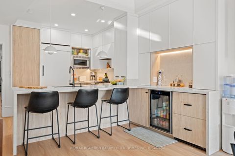 Photo 11 at 201 - 336 Davenport Road, Annex, Toronto