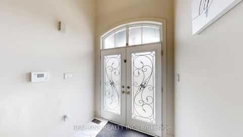 Photo 3 at 193 Cranbrook Crescent, Kleinburg, Vaughan