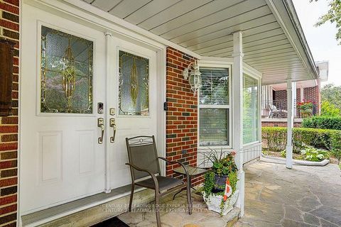 Photo 4 at 108 Collingsbrook Boulevard, L'Amoreaux, Toronto