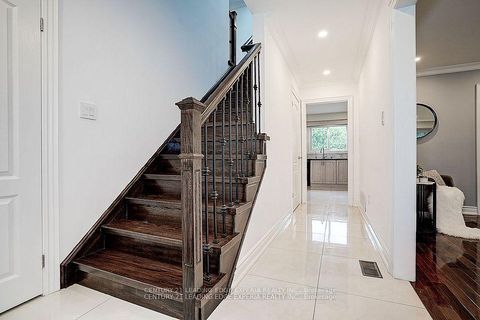 Photo 5 at 108 Collingsbrook Boulevard, L'Amoreaux, Toronto