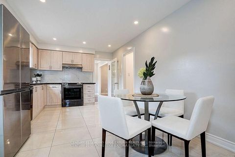 Photo 18 at 108 Collingsbrook Boulevard, L'Amoreaux, Toronto