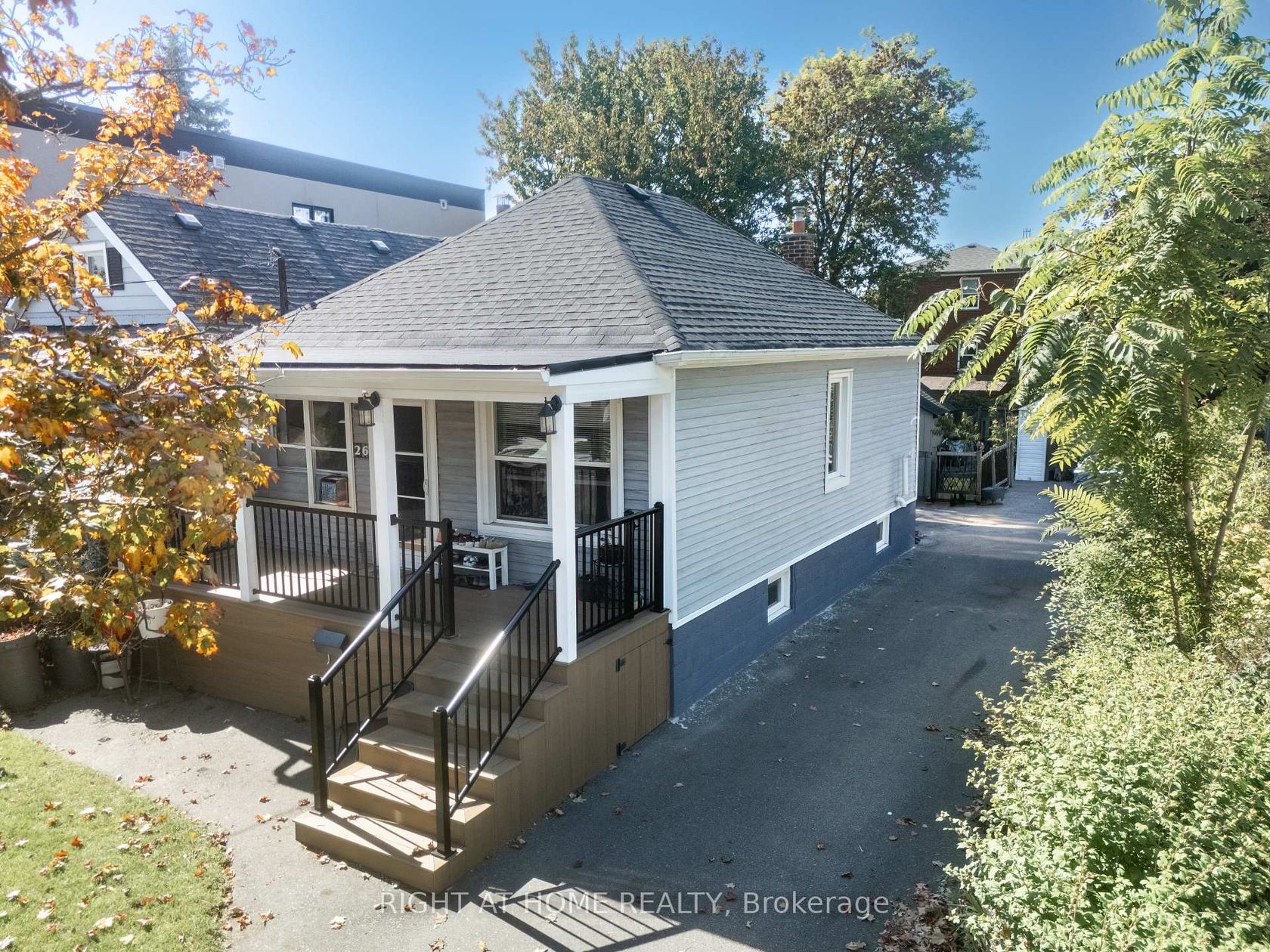 26 Sixteenth Street, New Toronto, Toronto 