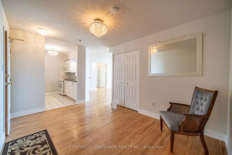 Photo 4 at 619 - 326 Major Mackenzie Drive E, Crosby, Richmond Hill