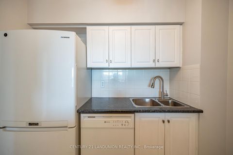 Photo 6 at 619 - 326 Major Mackenzie Drive E, Crosby, Richmond Hill