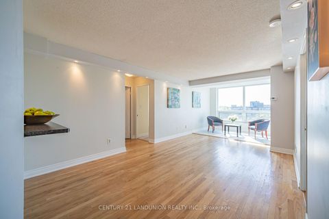 Photo 7 at 619 - 326 Major Mackenzie Drive E, Crosby, Richmond Hill