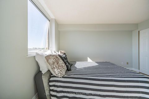 Photo 10 at 619 - 326 Major Mackenzie Drive E, Crosby, Richmond Hill