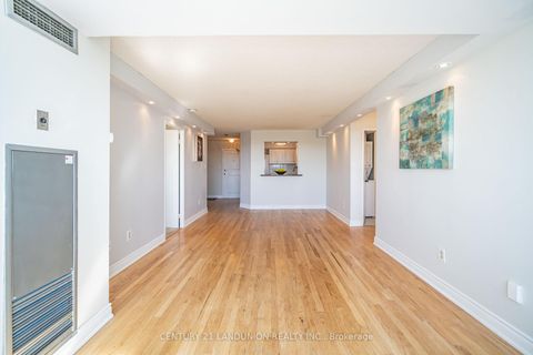 Photo 11 at 619 - 326 Major Mackenzie Drive E, Crosby, Richmond Hill