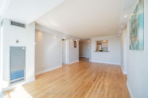 Photo 12 at 619 - 326 Major Mackenzie Drive E, Crosby, Richmond Hill