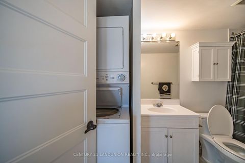 Photo 14 at 619 - 326 Major Mackenzie Drive E, Crosby, Richmond Hill