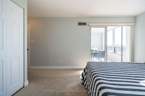 Photo 23 at 619 - 326 Major Mackenzie Drive E, Crosby, Richmond Hill