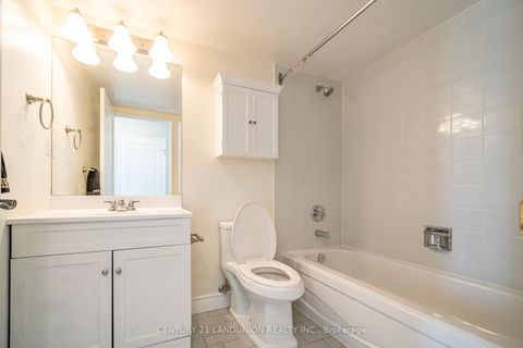 Photo 24 at 619 - 326 Major Mackenzie Drive E, Crosby, Richmond Hill