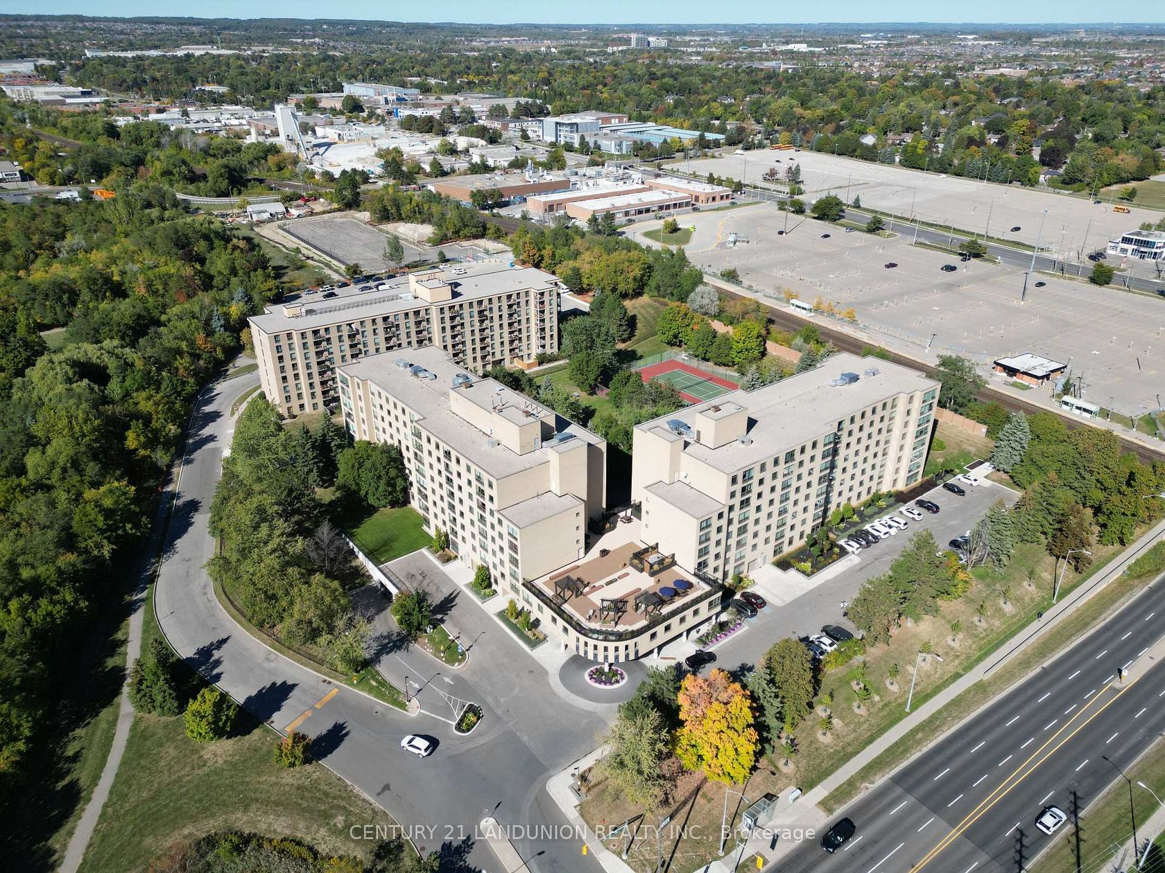 619 - 326 Major Mackenzie Drive E, Crosby, Richmond Hill 