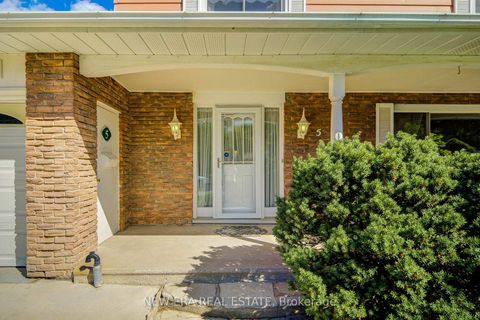 Photo 4 at 5 Burnhamill Place, West Deane, Toronto
