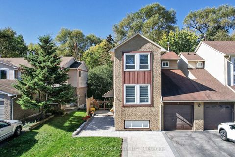 Photo 1 at 6 Wiles Court, Aurora Highlands, Aurora