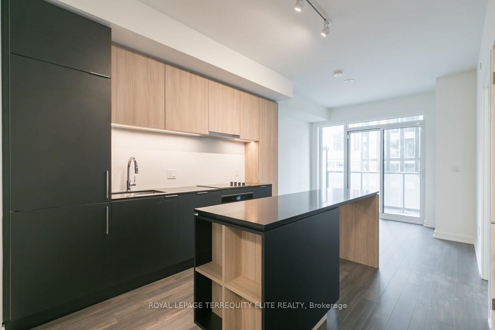 2210 - 89 Church Street, Yonge Corridor, Toronto by Loree Meneguzzi Real Estate 2210 - 89 Church Street, Yonge Corridor, Toronto