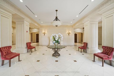 Photo 3 at 714 - 9225 Jane Street, Maple, Vaughan