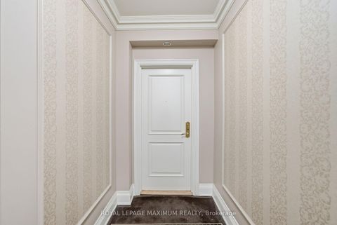 Photo 4 at 714 - 9225 Jane Street, Maple, Vaughan