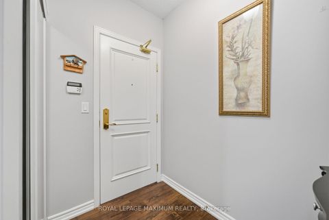Photo 5 at 714 - 9225 Jane Street, Maple, Vaughan