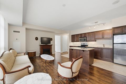 Photo 11 at 714 - 9225 Jane Street, Maple, Vaughan