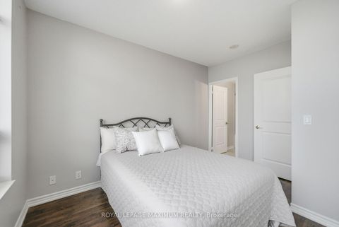 Photo 16 at 714 - 9225 Jane Street, Maple, Vaughan