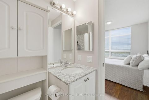 Photo 18 at 714 - 9225 Jane Street, Maple, Vaughan