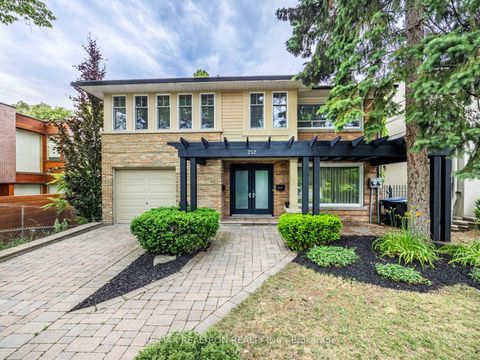 Photo 1 at 252 Ellis Avenue, Swansea, Toronto