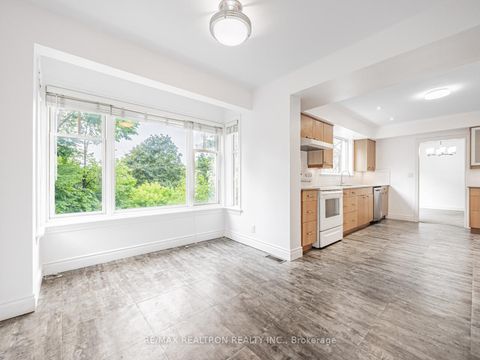 Photo 3 at 252 Ellis Avenue, Swansea, Toronto