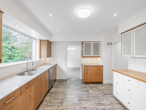 Photo 6 at 252 Ellis Avenue, Swansea, Toronto