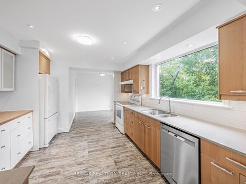 Photo 7 at 252 Ellis Avenue, Swansea, Toronto