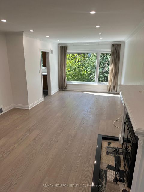 Photo 11 at 252 Ellis Avenue, Swansea, Toronto