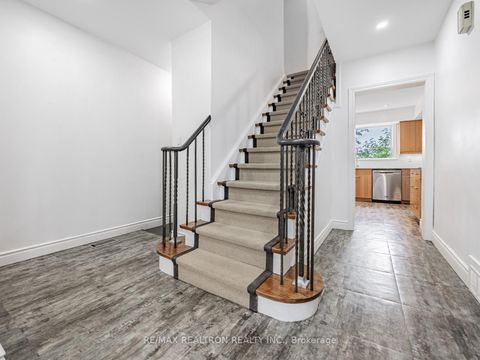 Photo 15 at 252 Ellis Avenue, Swansea, Toronto