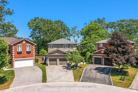 Photo 3 at 19 Mccarthy Court, Letitia Heights, Barrie Photo 3 at 19 Mccarthy Court, Letitia Heights, Barrie