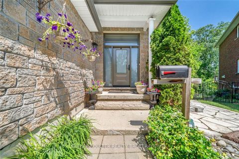 Photo 4 at 19 Mccarthy Court, Letitia Heights, Barrie Photo 4 at 19 Mccarthy Court, Letitia Heights, Barrie